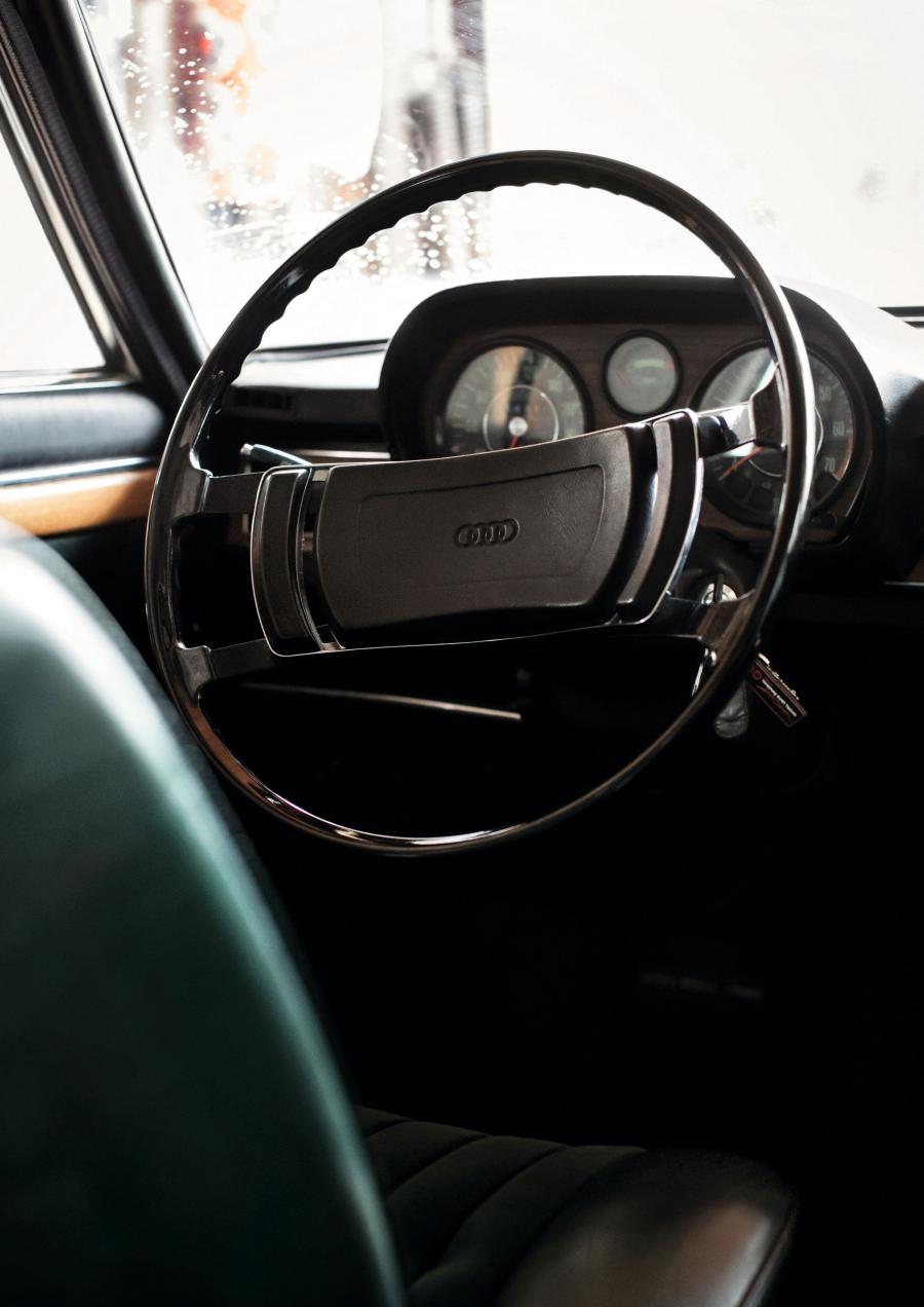 Панель приборов Audi 100 Coupe S (C1) 1970 года  (WW) (фото 7 из 21)